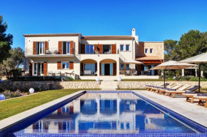 Elegant Mallorca Home Can Estera 6 bedrooms all Ensuite Extra Large Private Pool Porto Colom